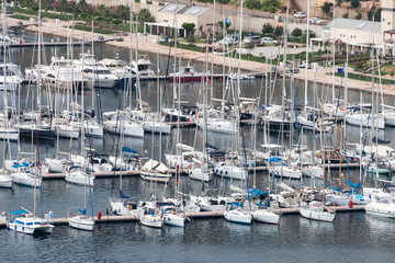 Fototapeta na wymiar Accumulation of yachts on the water