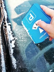 Eis kratzen am Morgen