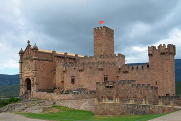 Fototapeta na wymiar Burg und Basilika San Francisco Javier in Sangüesa Navarra