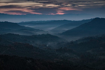 Obraz premium Panorama all’alba degli Appennini alto Lazio