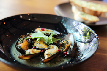 mussels with white wine