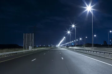 Poster Im Rahmen Leere Autobahn bei Nacht © Dmitry Pistrov