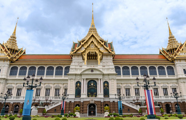 Fototapeta na wymiar Royal grand palace in Bangkok, Thailand