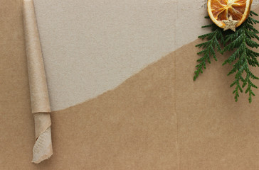 Pappe als Wunschzettel zum Beschriften mit weihnachtlicher Dekoration