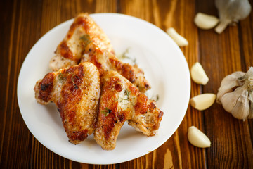 fried chicken wings with garlic 