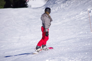 Fototapeta na wymiar sports d'hiver - snowboard
