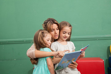 kindergarten class reading a book