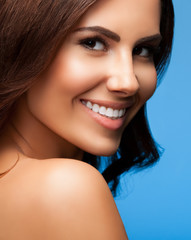 Obraz premium beautiful smiling woman, on blue