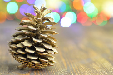 dekoracyjne szyszki na tle magicznego bokeh © Darios