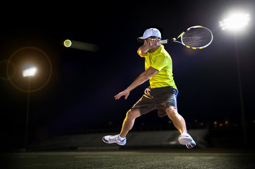 Fototapeta na wymiar Tennis player during a match at night