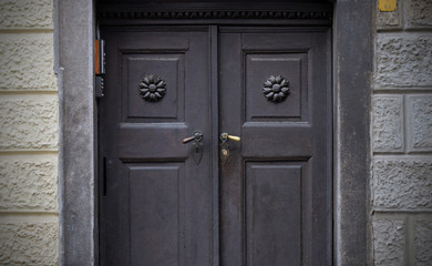 Old doors, handles, locks, lattices and windows