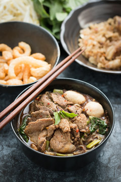 thai pork noodle