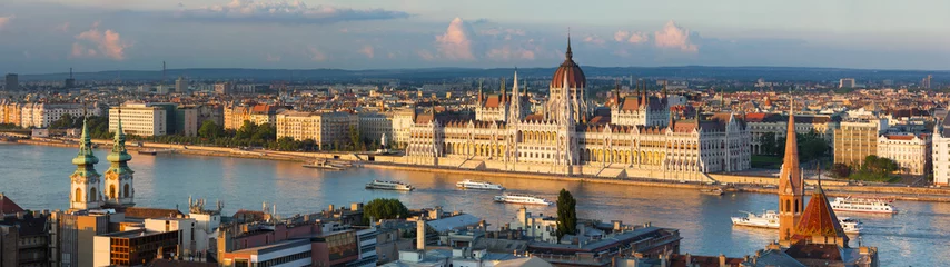 Fotobehang Parlement van Boedapest in de zonsonderganglichten © auris