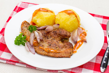 Fried veal liver with shallots, top view