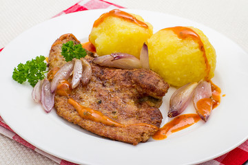 Roast veal liver with shallots, potato dumplings
