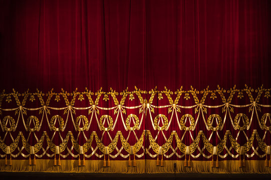 Beautiful Indoor Theater Stage curtains With Dramatic Lighting