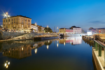 Fototapeta na wymiar Milan new Darsena, redeveloped docks area in the night, people