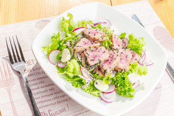 Salad with tuna