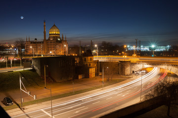 Mondaufgang hinter der Yenidze in Dresden