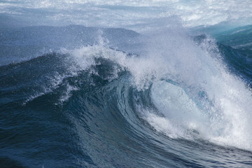 breaking waves natural background