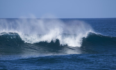 breaking waves natural background