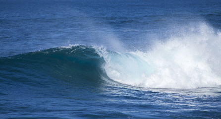 breaking waves natural background