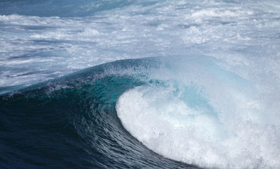breaking waves natural background