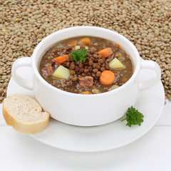 Gesunde Ernährung Linsensuppe mit frischen Linsen Suppe in Supp