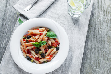 pasta with tomato sauce olives and capers
