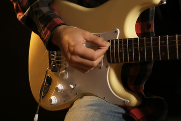 Obraz premium Musician plays electric guitar, close up