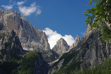 Fototapeta na wymiar catena montuosa