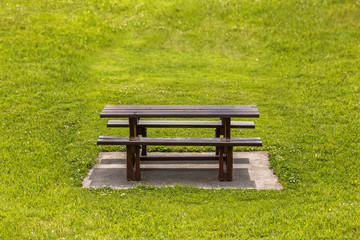 Fototapeta premium 芝生とテーブル Table in the turf
