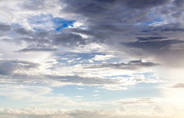 Obraz premium colorful dramatic sky with cloud at sunset