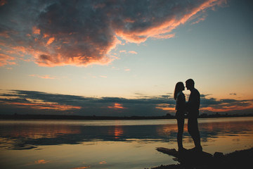 Obraz premium Romantic couple in park