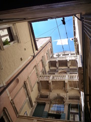 Fototapeta na wymiar shady courtyart in Venezia in Italy