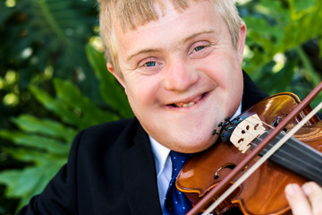 Face shot of handicapped violinist outdoors.