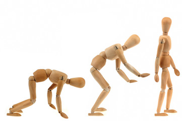 Homme en bois évoluant