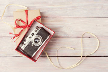 Fototapeta premium Vintage camera in red gift box, top view