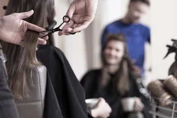 Photo sur Aluminium Salon de coiffure Cutting long hair
