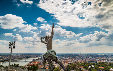 Fototapeta premium Statue with torch on Budapest