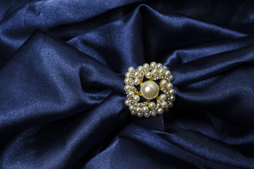 brooch for scarf with pearl