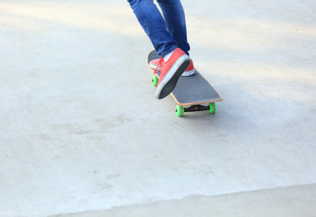 Plakat skateboarding legs at skatepark