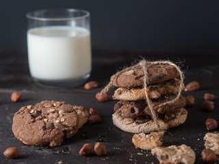 Chocolate chip cookies mit Milch
