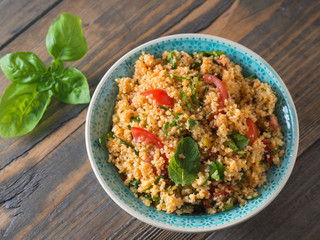 Couscous mit Basilikum von oben