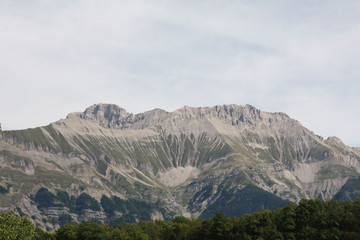 Alpes du sud, l'Obiou vu de la vallée