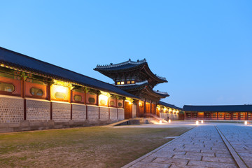 Naklejka premium Traditional architecture of East-Asia: Kyeongbokkung Palace in Seoul, South Korea