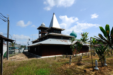 Tinggi Mosque or Banjar Mosque 
