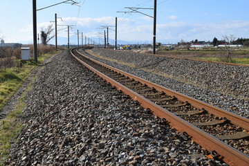 羽越本線の線路（複線）／山形県の庄内地方で羽越本線の線路（複線）を撮影した、ローカルイメージの写真です。