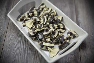 Nudeln Kräuter Essig Öl