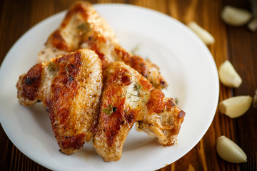 fried chicken wings with garlic 